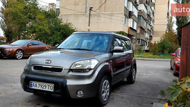 Серый Киа Soul, объемом двигателя 1.6 л и пробегом 109 тыс. км за 8300 $, фото 13 на Automoto.ua