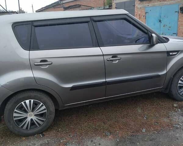 Серый Киа Soul, объемом двигателя 1.59 л и пробегом 138 тыс. км за 6900 $, фото 4 на Automoto.ua