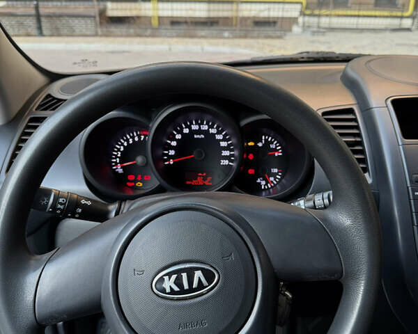 Серый Киа Soul, объемом двигателя 1.59 л и пробегом 203 тыс. км за 7500 $, фото 20 на Automoto.ua