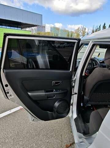 Серый Киа Soul, объемом двигателя 1.59 л и пробегом 184 тыс. км за 8500 $, фото 13 на Automoto.ua