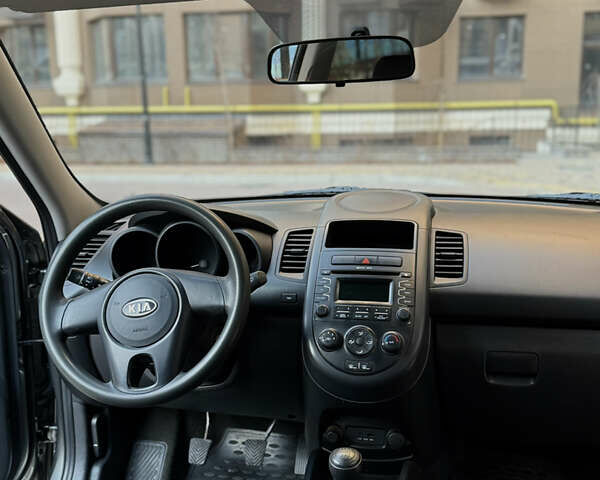 Серый Киа Soul, объемом двигателя 1.59 л и пробегом 203 тыс. км за 7500 $, фото 18 на Automoto.ua