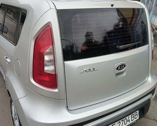 Серый Киа Soul, объемом двигателя 1.59 л и пробегом 106 тыс. км за 8000 $, фото 4 на Automoto.ua