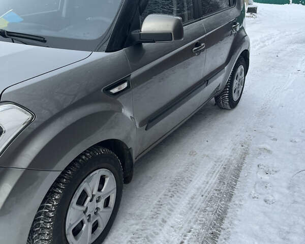 Серый Киа Soul, объемом двигателя 1.59 л и пробегом 138 тыс. км за 6600 $, фото 6 на Automoto.ua