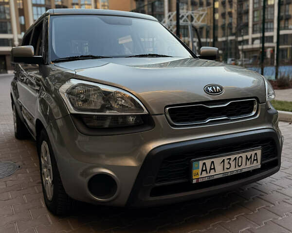Серый Киа Soul, объемом двигателя 1.59 л и пробегом 203 тыс. км за 7500 $, фото 2 на Automoto.ua