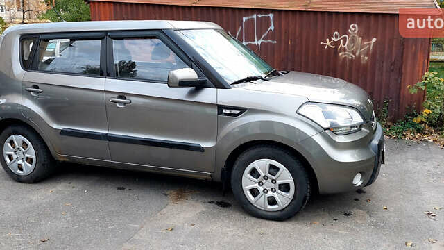Серый Киа Soul, объемом двигателя 1.6 л и пробегом 109 тыс. км за 8300 $, фото 3 на Automoto.ua
