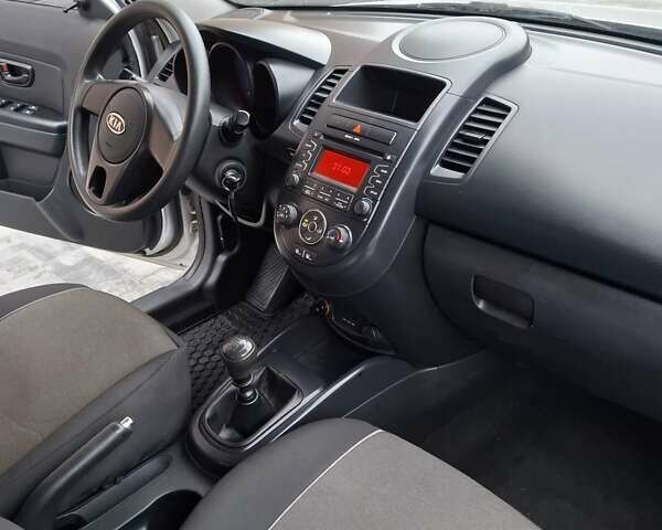 Сірий Кіа Soul, об'ємом двигуна 1.59 л та пробігом 86 тис. км за 6900 $, фото 49 на Automoto.ua