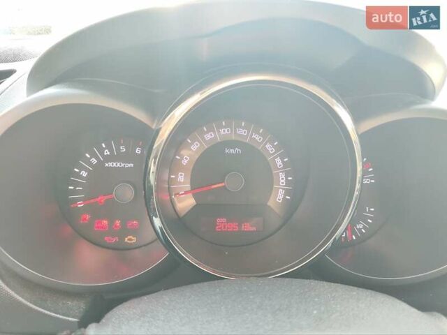 Серый Киа Soul, объемом двигателя 1.58 л и пробегом 209 тыс. км за 7800 $, фото 19 на Automoto.ua