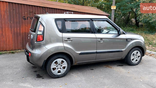 Серый Киа Soul, объемом двигателя 1.6 л и пробегом 109 тыс. км за 8300 $, фото 5 на Automoto.ua