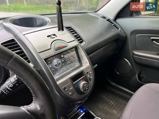 Серый Киа Soul, объемом двигателя 1.6 л и пробегом 275 тыс. км за 5999 $, фото 13 на Automoto.ua