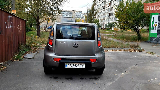 Серый Киа Soul, объемом двигателя 1.6 л и пробегом 109 тыс. км за 8300 $, фото 7 на Automoto.ua