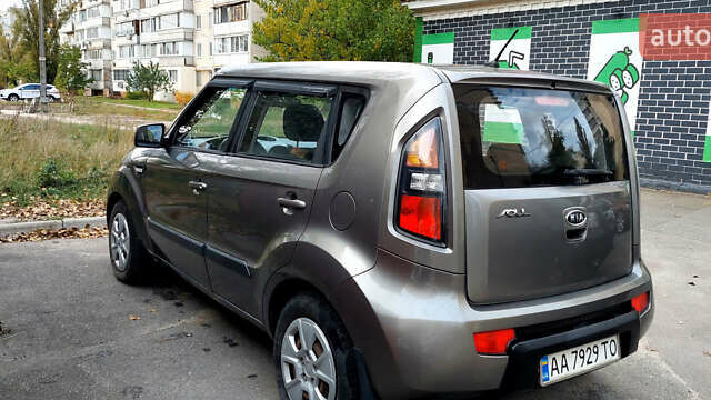 Серый Киа Soul, объемом двигателя 1.6 л и пробегом 109 тыс. км за 8300 $, фото 9 на Automoto.ua