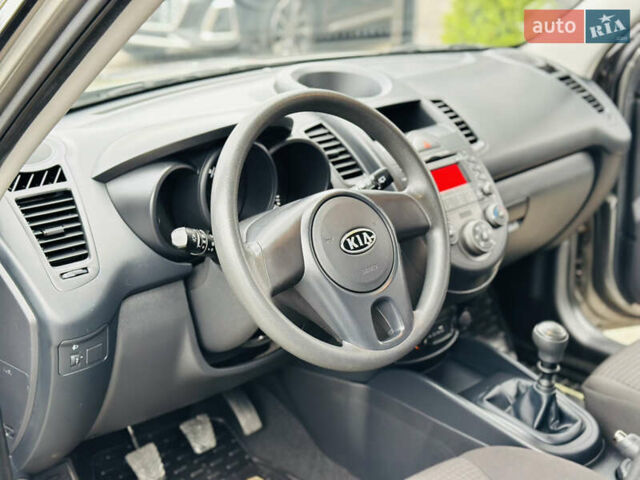 Серый Киа Soul, объемом двигателя 1.6 л и пробегом 18 тыс. км за 10500 $, фото 13 на Automoto.ua