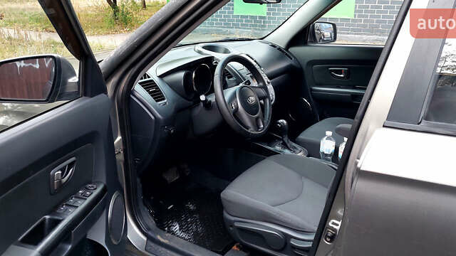 Серый Киа Soul, объемом двигателя 1.6 л и пробегом 109 тыс. км за 8300 $, фото 23 на Automoto.ua