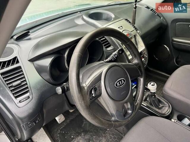 Серый Киа Soul, объемом двигателя 1.6 л и пробегом 275 тыс. км за 5999 $, фото 15 на Automoto.ua