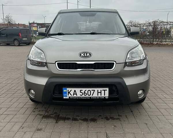 Серый Киа Soul, объемом двигателя 1.58 л и пробегом 264 тыс. км за 7000 $, фото 2 на Automoto.ua