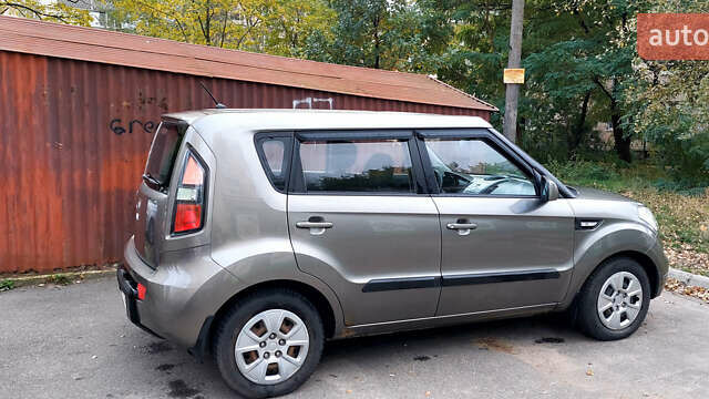 Серый Киа Soul, объемом двигателя 1.6 л и пробегом 109 тыс. км за 8300 $, фото 6 на Automoto.ua