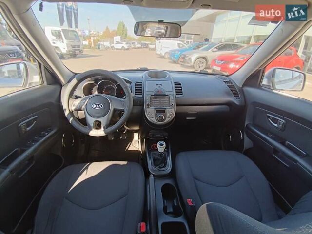 Серый Киа Soul, объемом двигателя 1.6 л и пробегом 279 тыс. км за 5850 $, фото 12 на Automoto.ua
