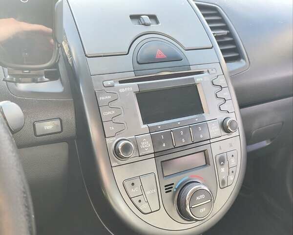 Серый Киа Soul, объемом двигателя 1.58 л и пробегом 209 тыс. км за 7800 $, фото 2 на Automoto.ua