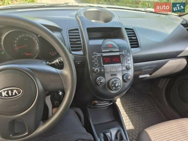 Серый Киа Soul, объемом двигателя 1.59 л и пробегом 59 тыс. км за 9000 $, фото 5 на Automoto.ua