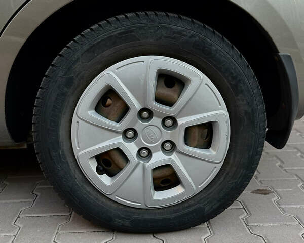 Серый Киа Soul, объемом двигателя 1.59 л и пробегом 203 тыс. км за 7500 $, фото 9 на Automoto.ua