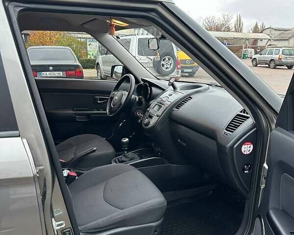 Серый Киа Soul, объемом двигателя 1.58 л и пробегом 264 тыс. км за 7000 $, фото 6 на Automoto.ua