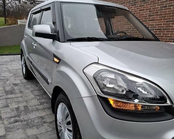 Сірий Кіа Soul, об'ємом двигуна 1.59 л та пробігом 86 тис. км за 6900 $, фото 24 на Automoto.ua