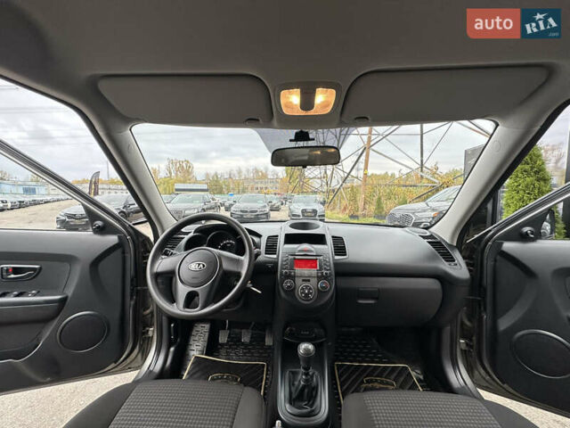 Серый Киа Soul, объемом двигателя 1.6 л и пробегом 18 тыс. км за 10500 $, фото 18 на Automoto.ua