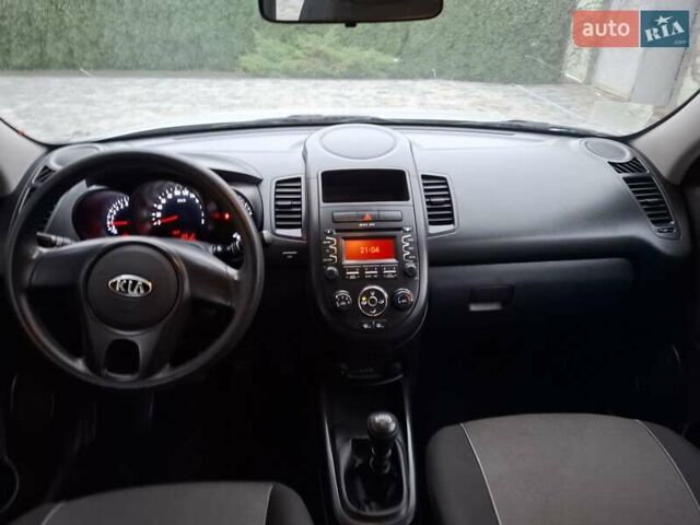 Сірий Кіа Soul, об'ємом двигуна 1.59 л та пробігом 86 тис. км за 6900 $, фото 54 на Automoto.ua