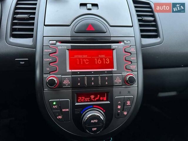 Серый Киа Soul, объемом двигателя 1.58 л и пробегом 264 тыс. км за 7000 $, фото 10 на Automoto.ua