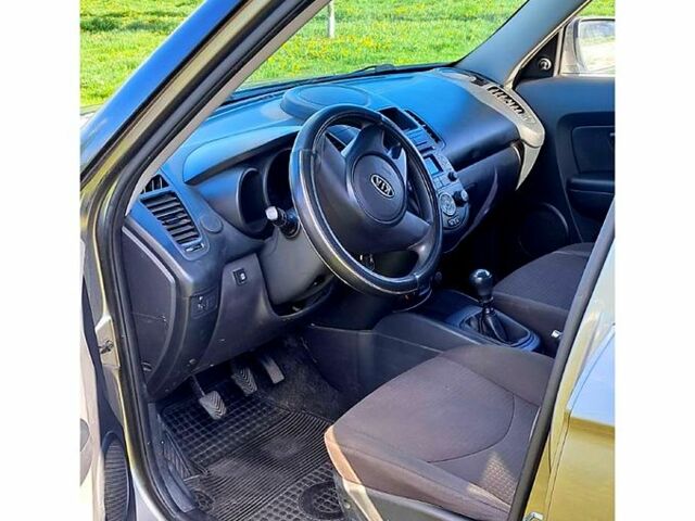 Сірий Кіа Soul, об'ємом двигуна 1.6 л та пробігом 230 тис. км за 7500 $, фото 4 на Automoto.ua