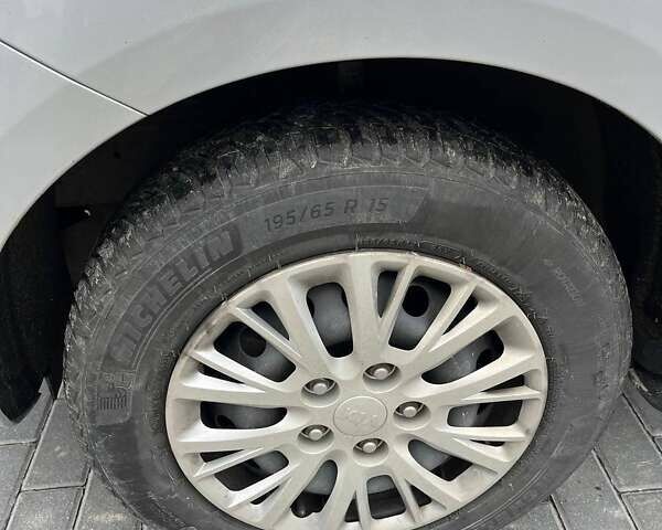 Серый Киа Soul, объемом двигателя 1.59 л и пробегом 390 тыс. км за 5800 $, фото 4 на Automoto.ua