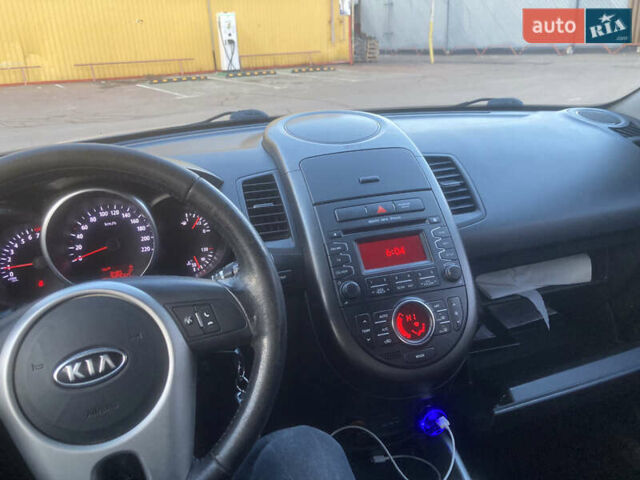 Серый Киа Soul, объемом двигателя 1.59 л и пробегом 390 тыс. км за 5800 $, фото 8 на Automoto.ua