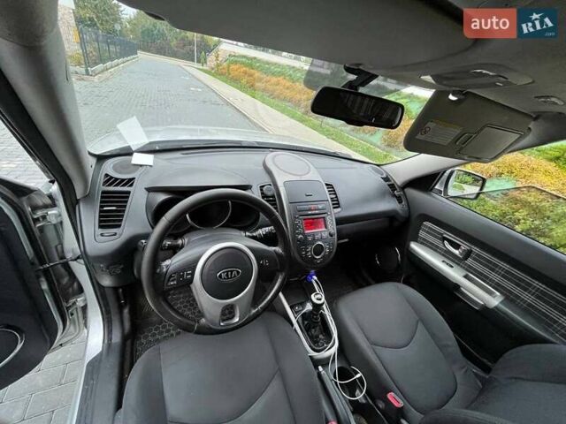 Серый Киа Soul, объемом двигателя 1.59 л и пробегом 390 тыс. км за 5800 $, фото 3 на Automoto.ua