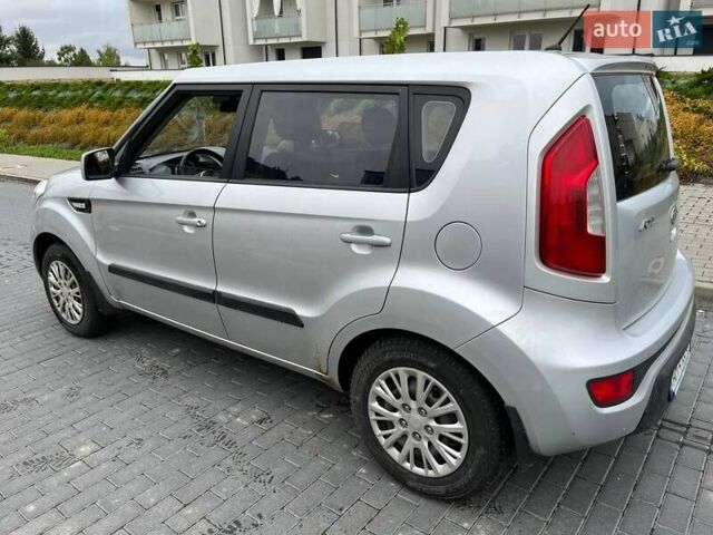 Серый Киа Soul, объемом двигателя 1.59 л и пробегом 390 тыс. км за 5800 $, фото 1 на Automoto.ua