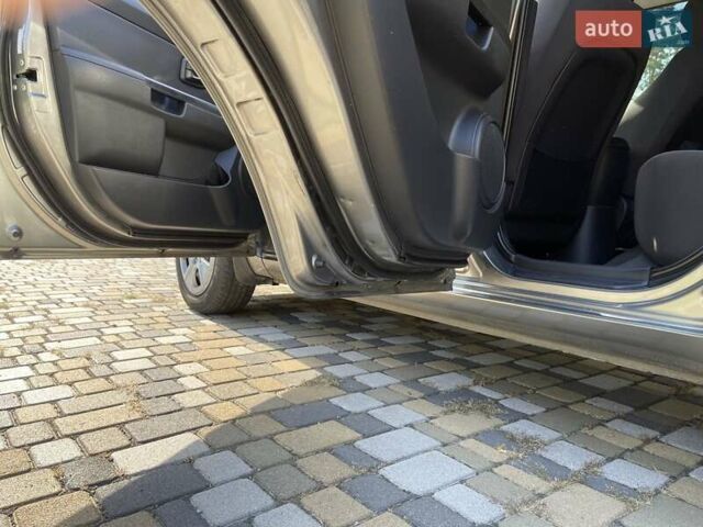 Сірий Кіа Soul, об'ємом двигуна 1.59 л та пробігом 152 тис. км за 8400 $, фото 26 на Automoto.ua