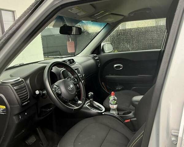 Серый Киа Soul, объемом двигателя 2 л и пробегом 130 тыс. км за 7500 $, фото 4 на Automoto.ua