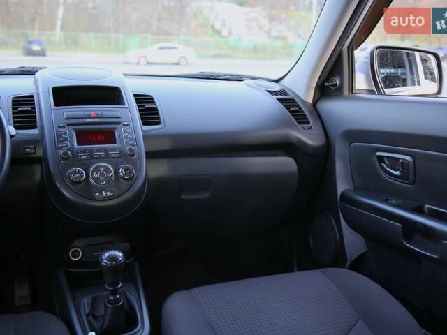 Серый Киа Soul, объемом двигателя 1.59 л и пробегом 154 тыс. км за 7900 $, фото 12 на Automoto.ua