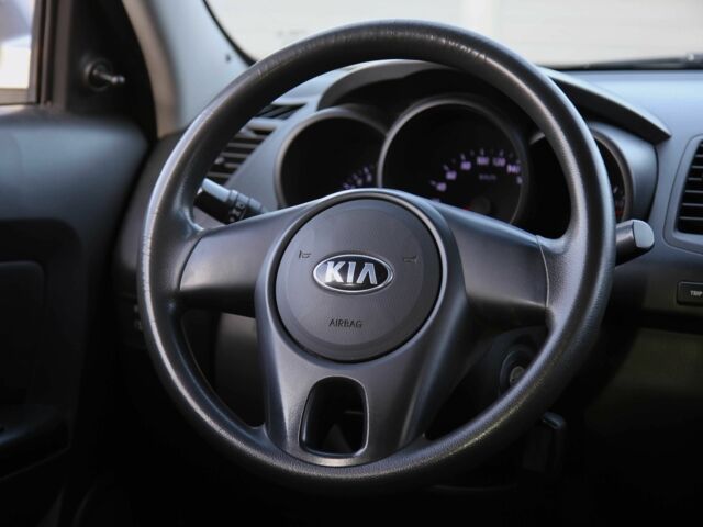 Серый Киа Soul, объемом двигателя 1.6 л и пробегом 154 тыс. км за 7900 $, фото 13 на Automoto.ua