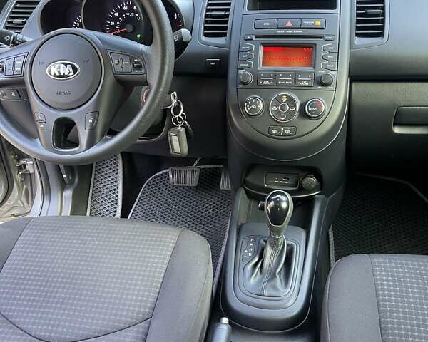 Сірий Кіа Soul, об'ємом двигуна 1.59 л та пробігом 152 тис. км за 8400 $, фото 33 на Automoto.ua