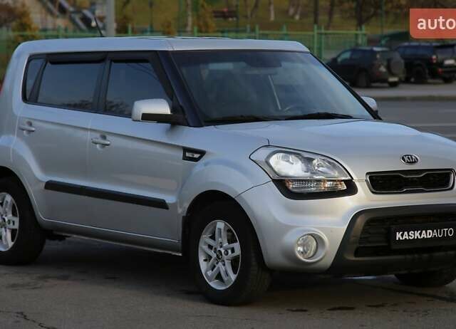 Серый Киа Soul, объемом двигателя 1.59 л и пробегом 154 тыс. км за 7900 $, фото 2 на Automoto.ua