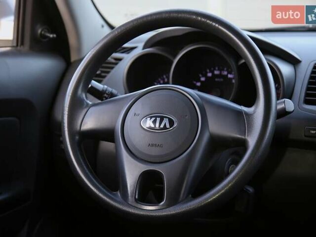 Серый Киа Soul, объемом двигателя 1.59 л и пробегом 154 тыс. км за 7900 $, фото 13 на Automoto.ua