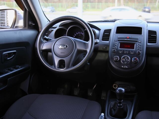 Серый Киа Soul, объемом двигателя 1.6 л и пробегом 154 тыс. км за 7900 $, фото 10 на Automoto.ua