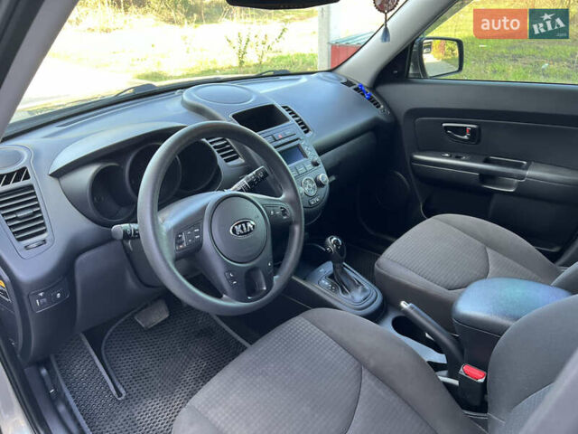 Сірий Кіа Soul, об'ємом двигуна 1.59 л та пробігом 152 тис. км за 8400 $, фото 16 на Automoto.ua
