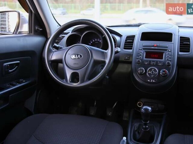 Серый Киа Soul, объемом двигателя 1.59 л и пробегом 154 тыс. км за 7900 $, фото 10 на Automoto.ua