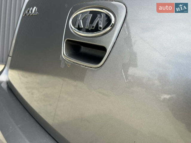 Киа Soul 2013 в Трускавце на Automoto.ua Серый Киа Soul, объемом двигателя 1.59 л и пробегом 141 тыс. км за 7400 $, фото 20 на Automoto.ua