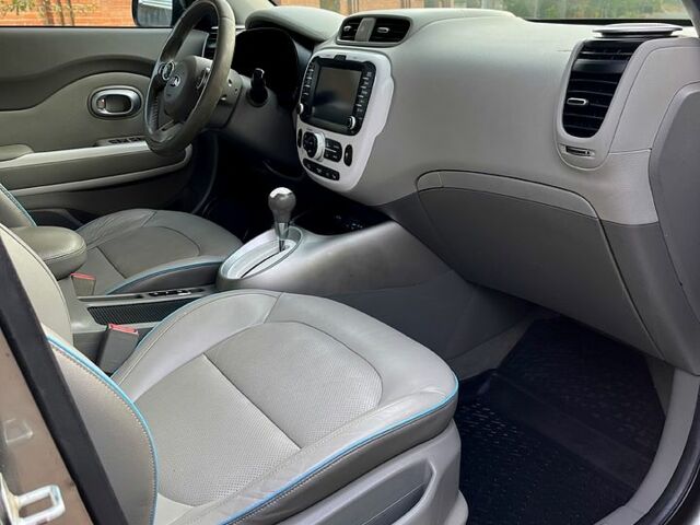 Серый Киа Soul, объемом двигателя 0 л и пробегом 90 тыс. км за 6999 $, фото 6 на Automoto.ua