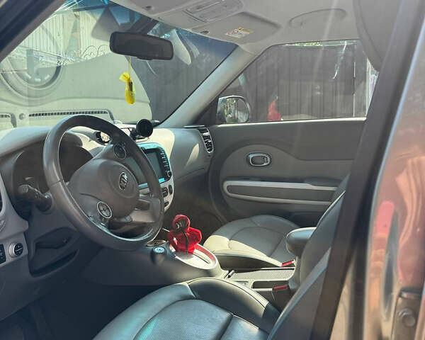 Серый Киа Soul, объемом двигателя 0 л и пробегом 152 тыс. км за 9500 $, фото 7 на Automoto.ua