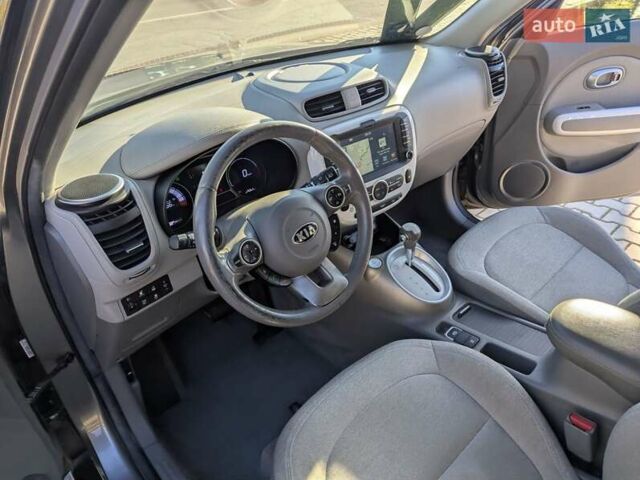 Сірий Кіа Soul, об'ємом двигуна 0 л та пробігом 165 тис. км за 5400 $, фото 35 на Automoto.ua