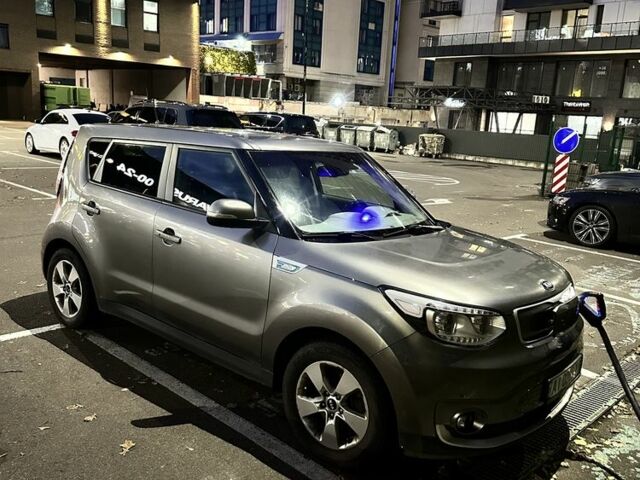 Киа Soul 2014 в Киеве на Automoto.ua Серый Киа Soul, объемом двигателя 0 л и пробегом 112 тыс. км за 6500 $, фото 2 на Automoto.ua