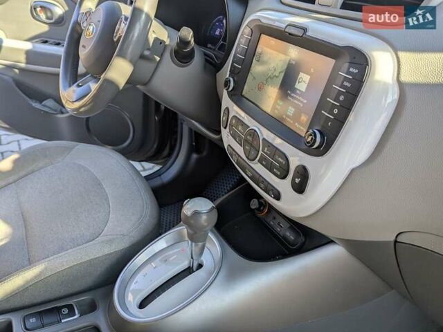 Сірий Кіа Soul, об'ємом двигуна 0 л та пробігом 165 тис. км за 5400 $, фото 47 на Automoto.ua